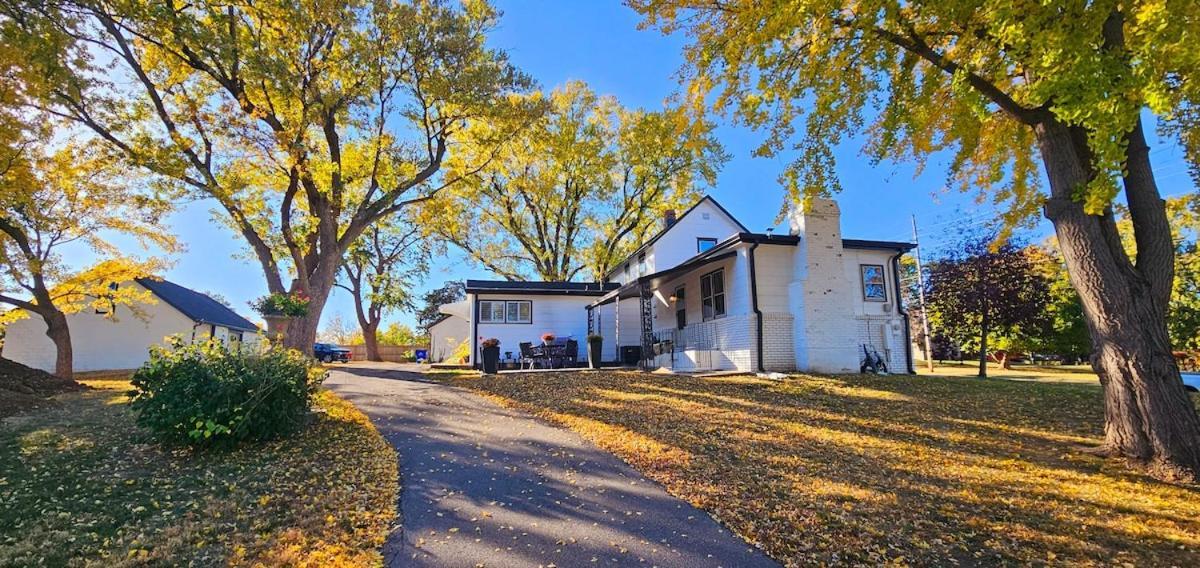 1908 Modern Farmhouse On Large Private Treed Lot Shawnee Exterior foto